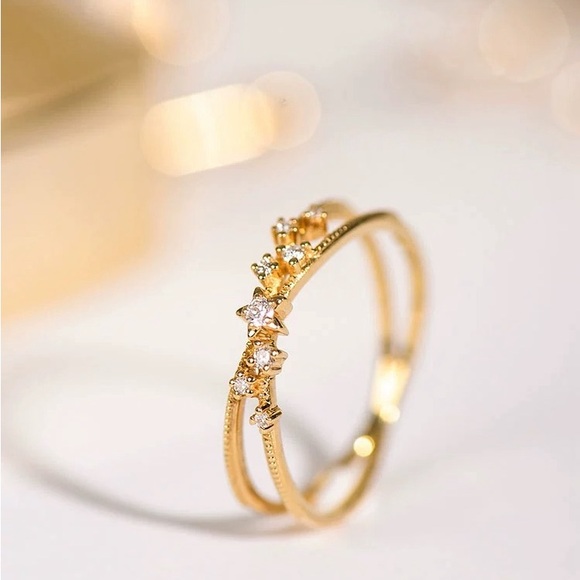 ✨Host Pick✨18K Yellow Gold and Diamond Starry Night Crossover Ring - Picture 4 of 15